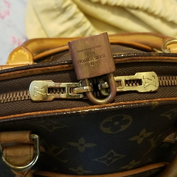 ❌❌SOLD❌❌ Louis Vuitton Ellipse MM in EUC - Picture 8 of 8